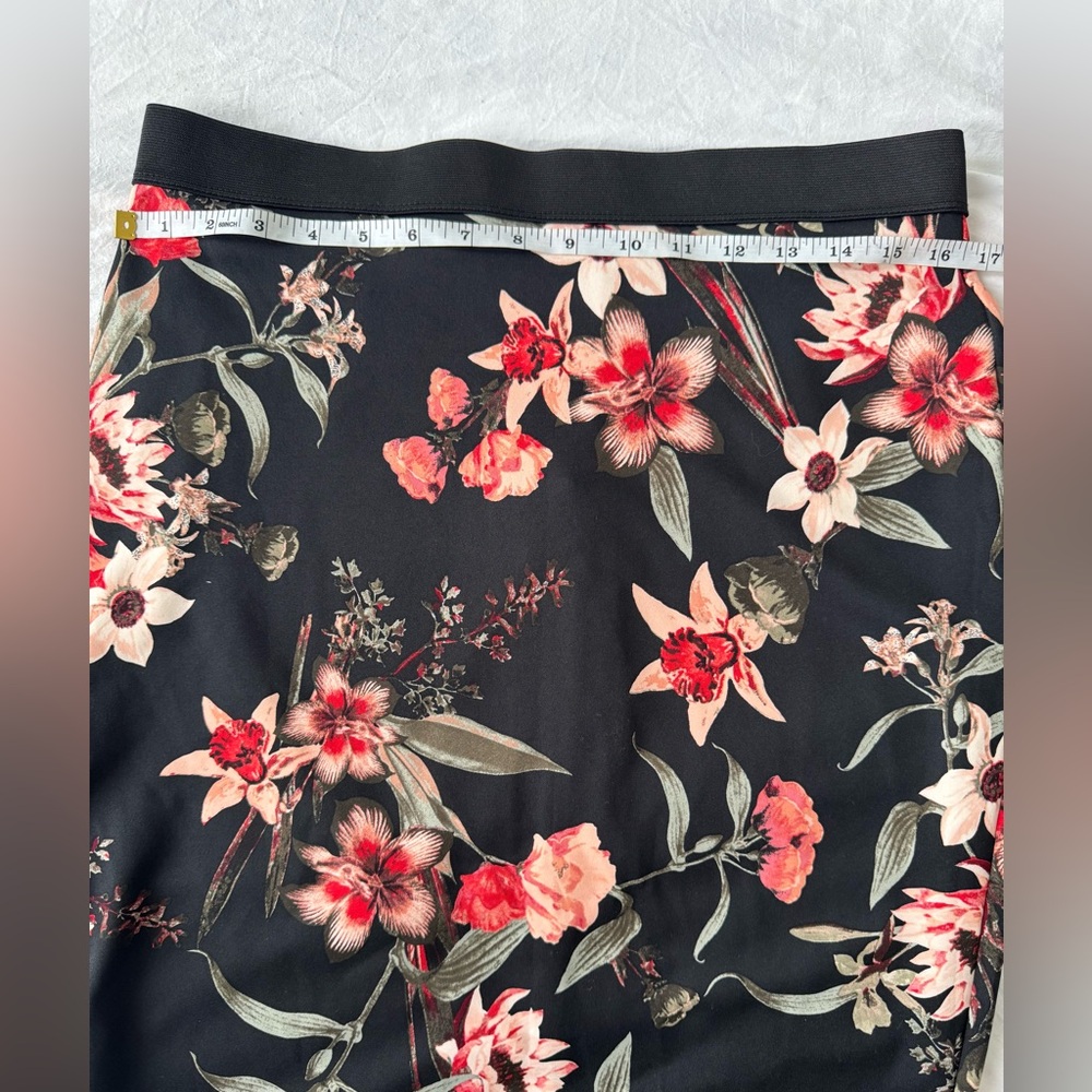 Alfani Women’s Pencil Skirt – Black with Elegant Floral Print.  NWOT - Picture 3 of 9